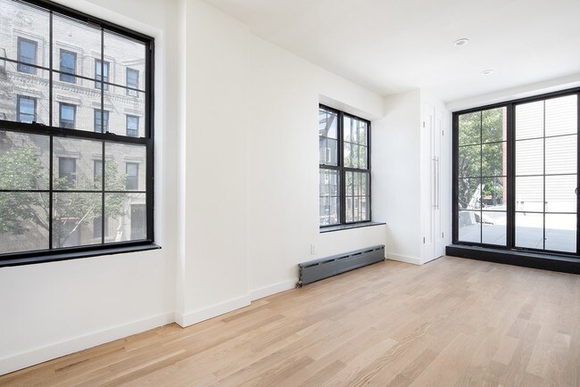 Building Photo - 272 Leonard St