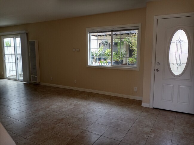 Living area - 8141 Major Cir