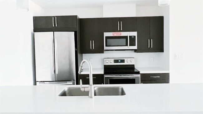 Building Photo - 25 Bridgeland Dr N