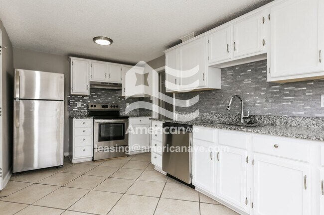 Foto del edificio - 318 W 50th St