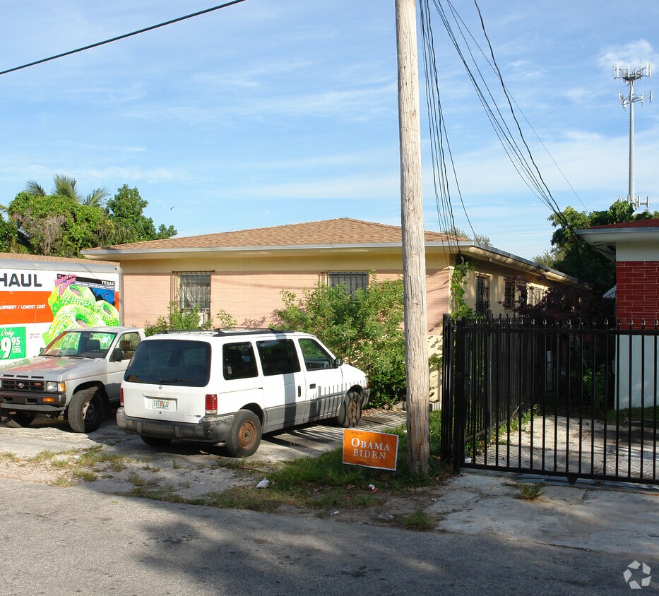 Building Photo - 245-253 NE 58th St