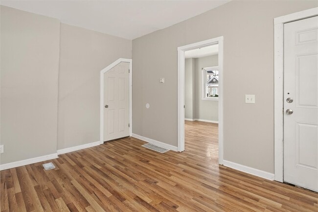 Building Photo - 127 Conkey Ave