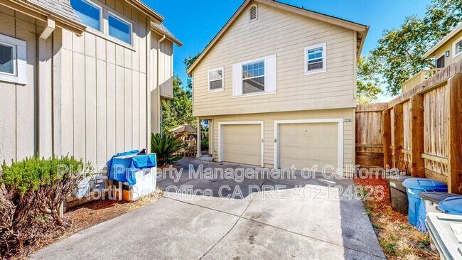 Building Photo - 1220 Hidden Creek Pl