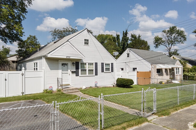 Built mostly in the 1940s, minimal traditional styles are most common in Forestville.