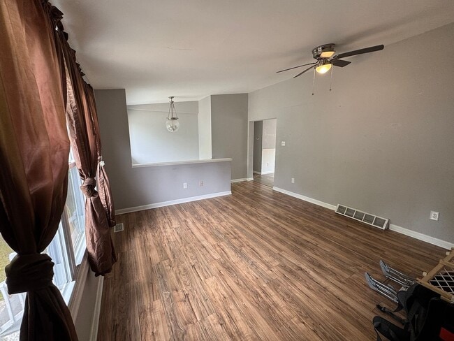 Building Photo - 436 S Avenue A
