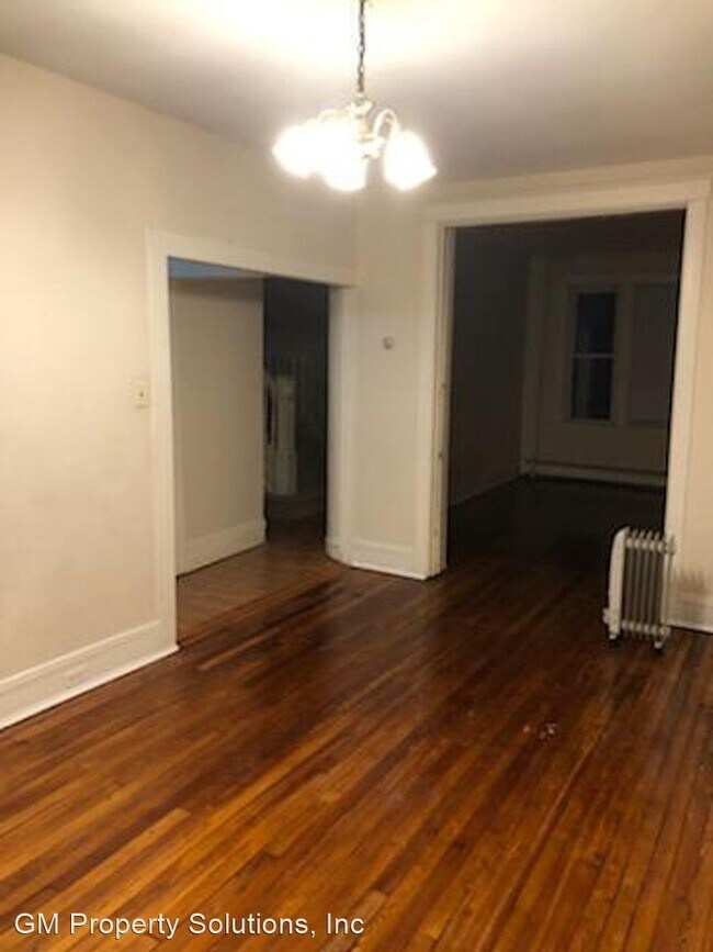 Building Photo - 4 br, 1.5 bath House - 330 E New Street