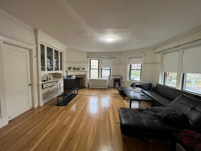 Building Photo - 73 Longwood Ave