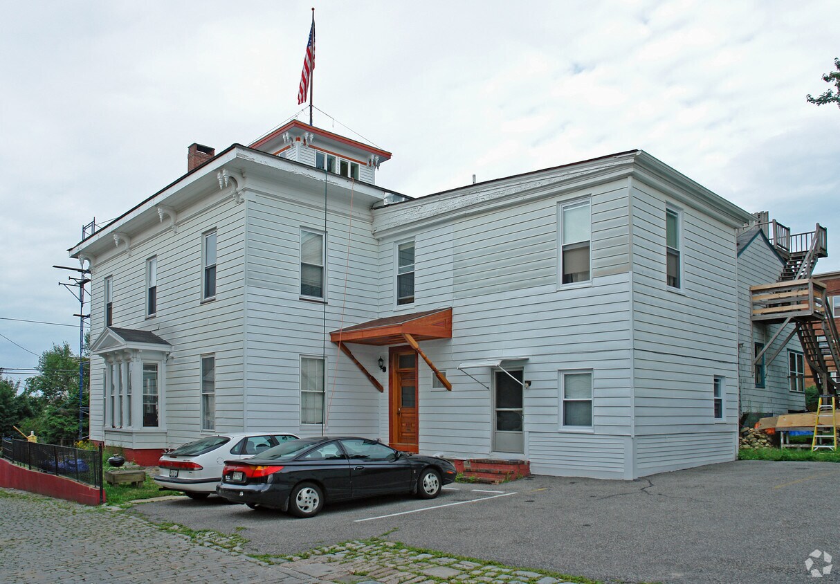 Building Photo - 47 St Lawrence St