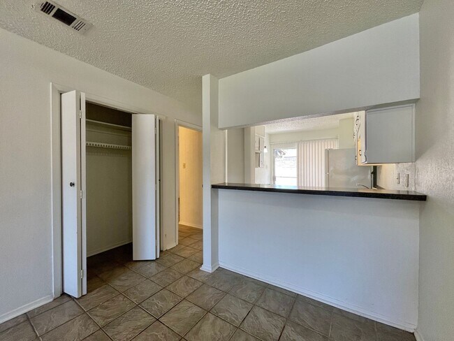 Foto del edificio - 2216 Silverway