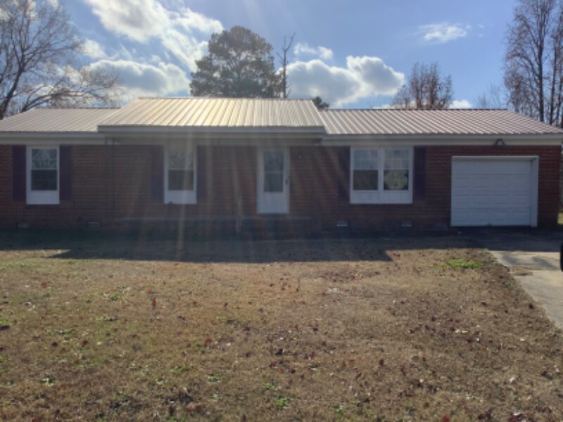 Primary Photo - 414 Desmond Dr