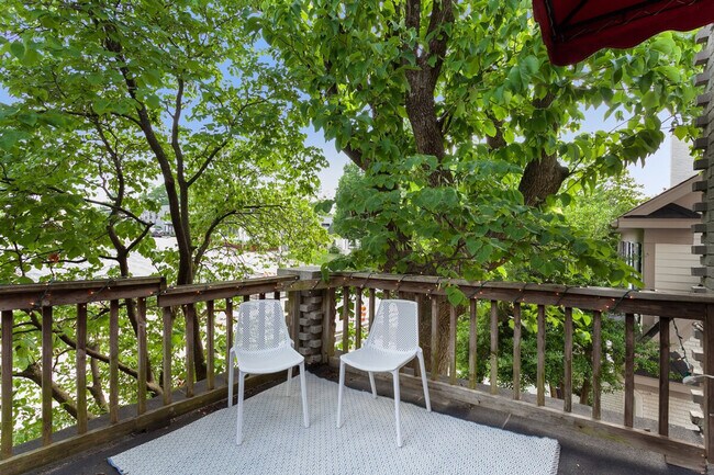 Foto del edificio - 122 W Meadow St