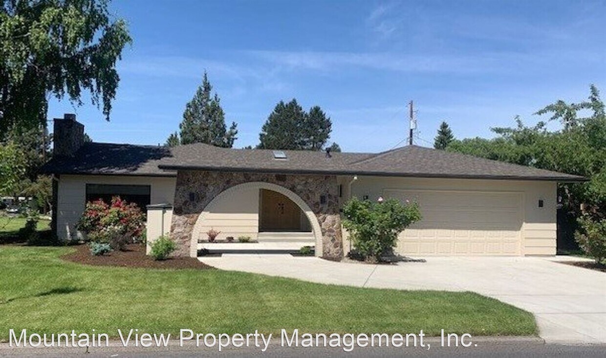 760 NE Innes Ln, Bend, OR 97701 Apartment for Rent in Bend, OR