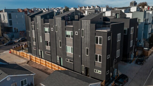 Side View - End Unit at far right in picture - 1236 Perry St