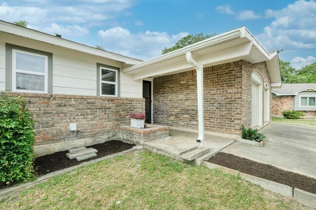 Building Photo - 9001 Lodge Ct
