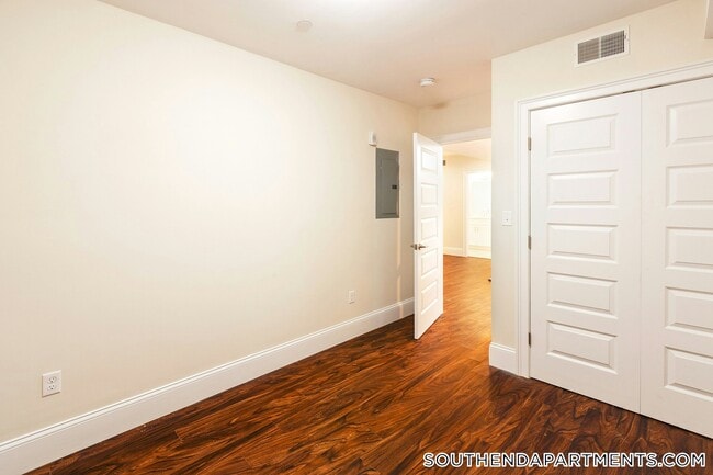 Building Photo - 1902 Washington St