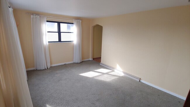 Building Photo - *Quiet & Cozy 3BD/1.5BA Cape Cod style hom...