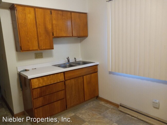 Building Photo - 2 br, 1.5 bath House - 650 Otter Avenue