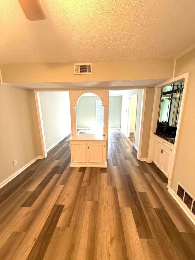 Building Photo - **3 Bed 2.5 Bath located off Vaughn Road ** Call 334-366-9198 to schedule a self tour