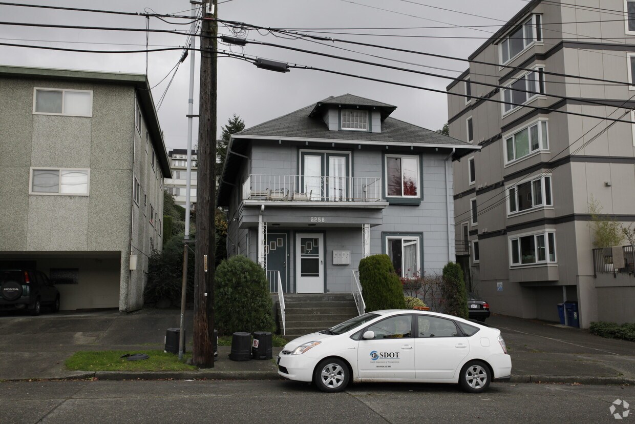 Building Photo - 2258 14th Ave W