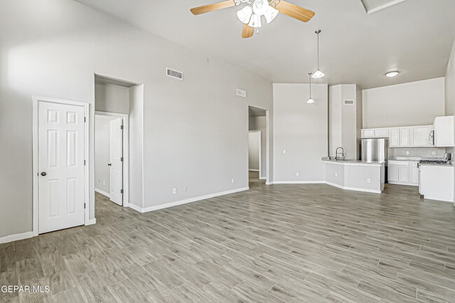 Foto del edificio - 5270 Sean Haggerty Dr