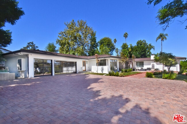 Building Photo - 4678 White Oak Ave