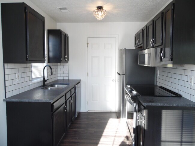 Building Photo - 2800 Kasey Ct