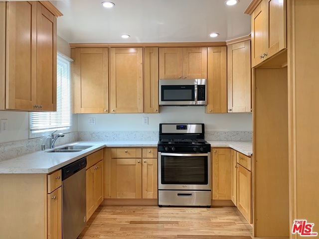 Foto del edificio - 1233 N Harper Ave
