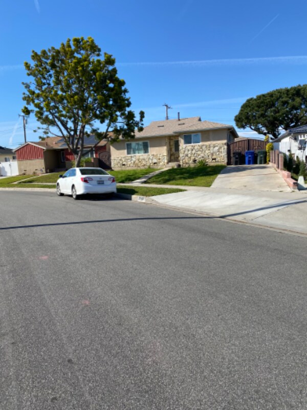 Building Photo - 21418 Meyler St