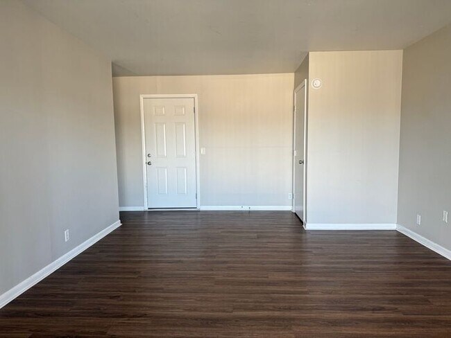 Foto del edificio - 2 Bedroom Unit was recently renovated.  Live walking distance from the downtown square or steps f...