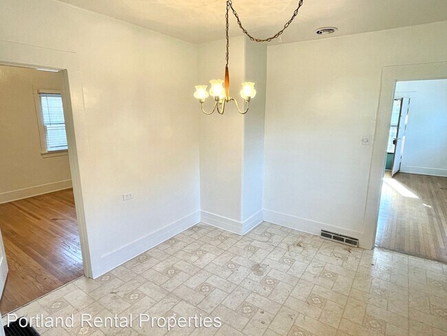 Building Photo - 2 br, 1 bath House - 1635 SE Hickory St.