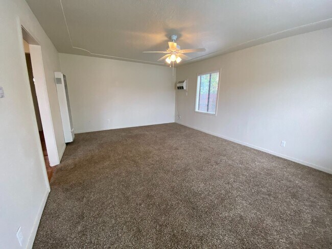 Building Photo - Cute 2 Bedroom Home - Coming Soon