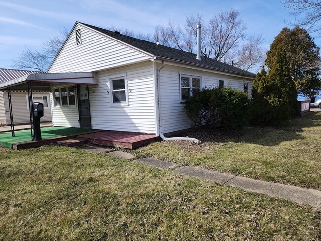 Building Photo - Updated 3 Bedroom Ranch style home
