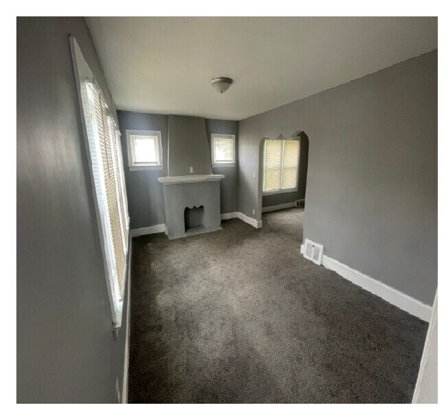 Building Photo - 15024 Freeland St