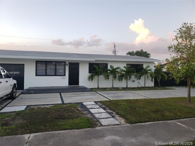 Building Photo - 9511 SW 51st Terrace