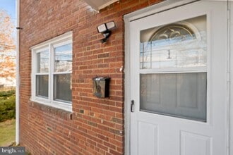 Building Photo - 883 Bellevue St SE