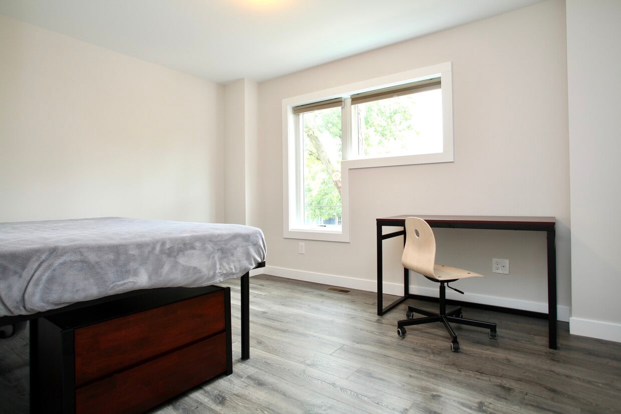 Primary Photo - 145 Hill St