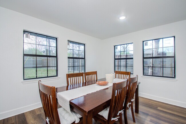Building Photo - 8314 Greenbush St