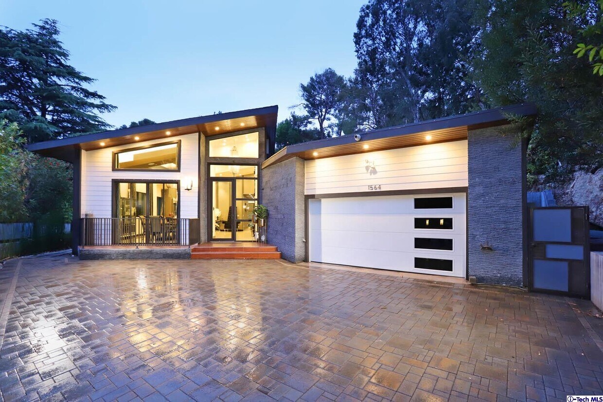 Foto principal - 1564 Sheridan Rd