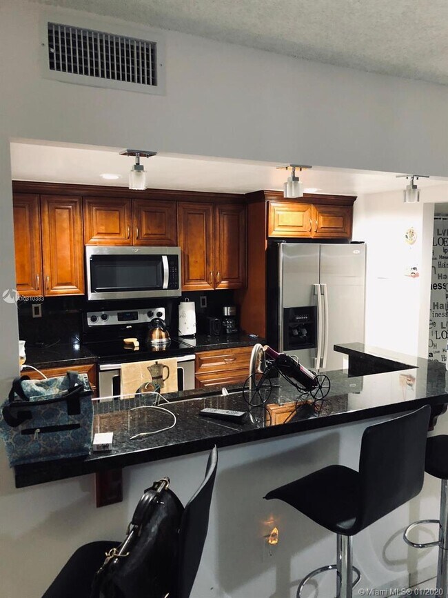 Foto del edificio - 9901 NW 9th St Cir