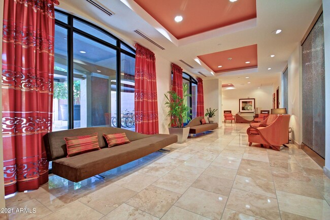 Foto del edificio - 6803 E Main St