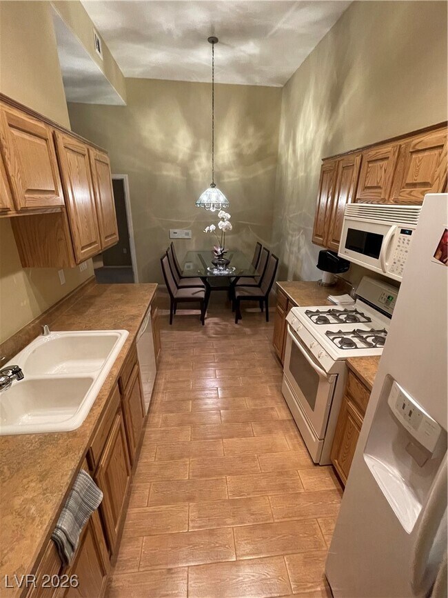 Foto del edificio - 10640 Calico Mountain Ave