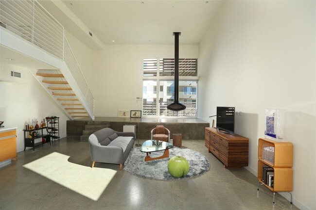 Building Photo - 123 N Kings Rd