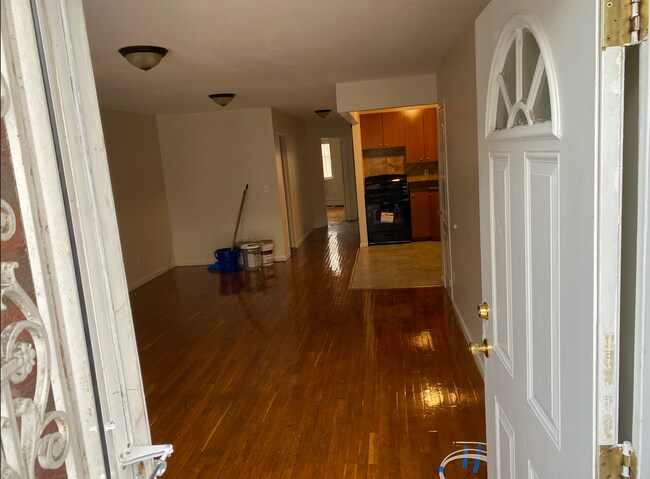 Building Photo - 18 E 29th St