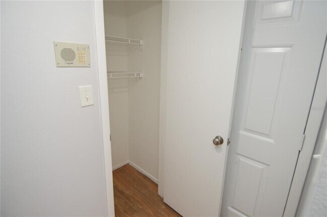 Foto del edificio - 8722 Mallard Reserve Dr