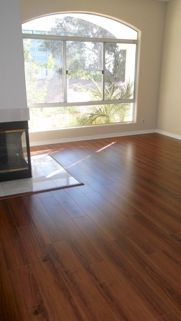 Foto del edificio - Stunning Updated & Spacious 3-Level Townho...