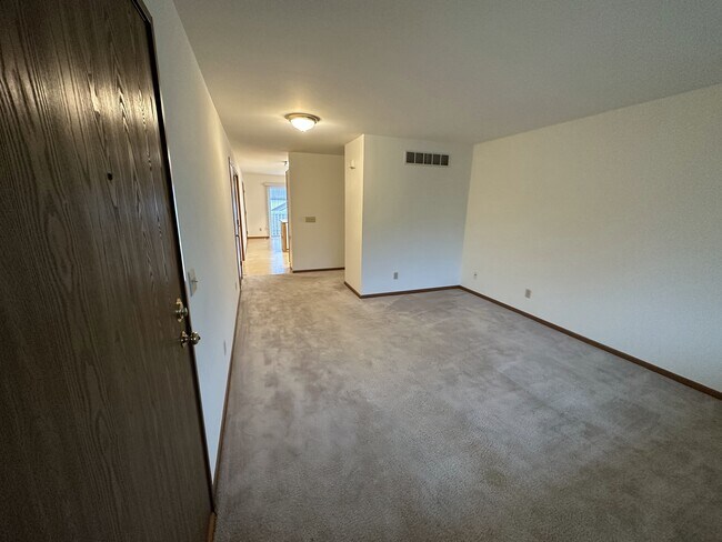 Building Photo - 2051 Cliff Alex Ct S