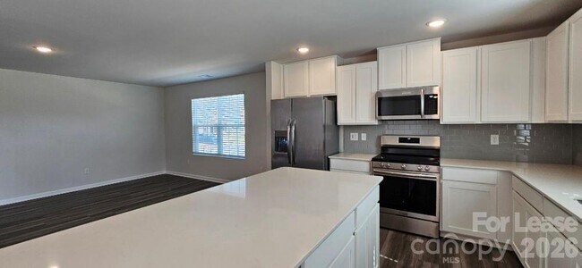 Foto del edificio - 1615 Cannonball Ln