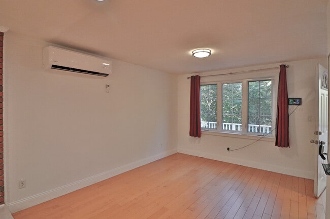 Dining Area - 95 Pierce St