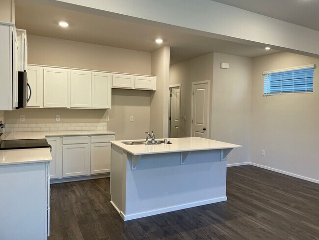 Foto del edificio - BEAUTIFUL 3 Bed 2.5 Bath Home in Vancouver! Stainless Steel Appliances!