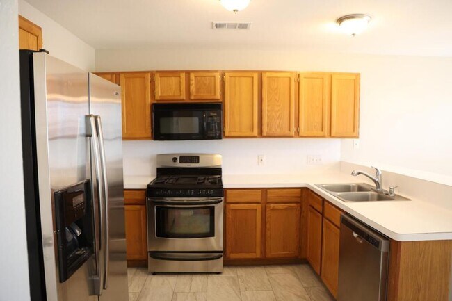 Building Photo - 3419 Lakeland Gardens Dr